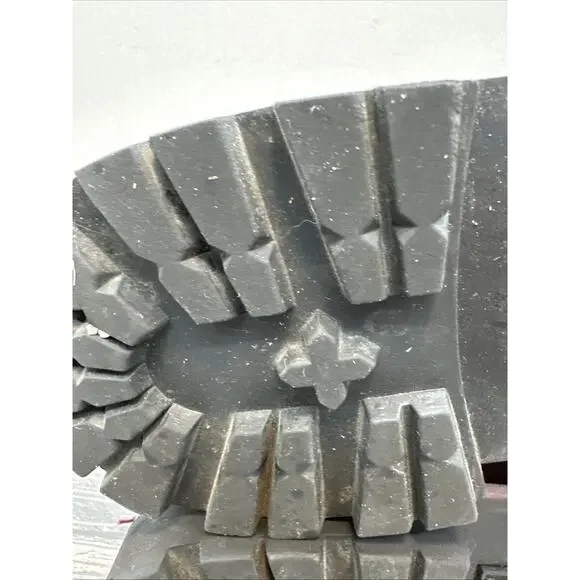 Timberland Women's Ankle Boots in Deep Red - Picture 14 of 16